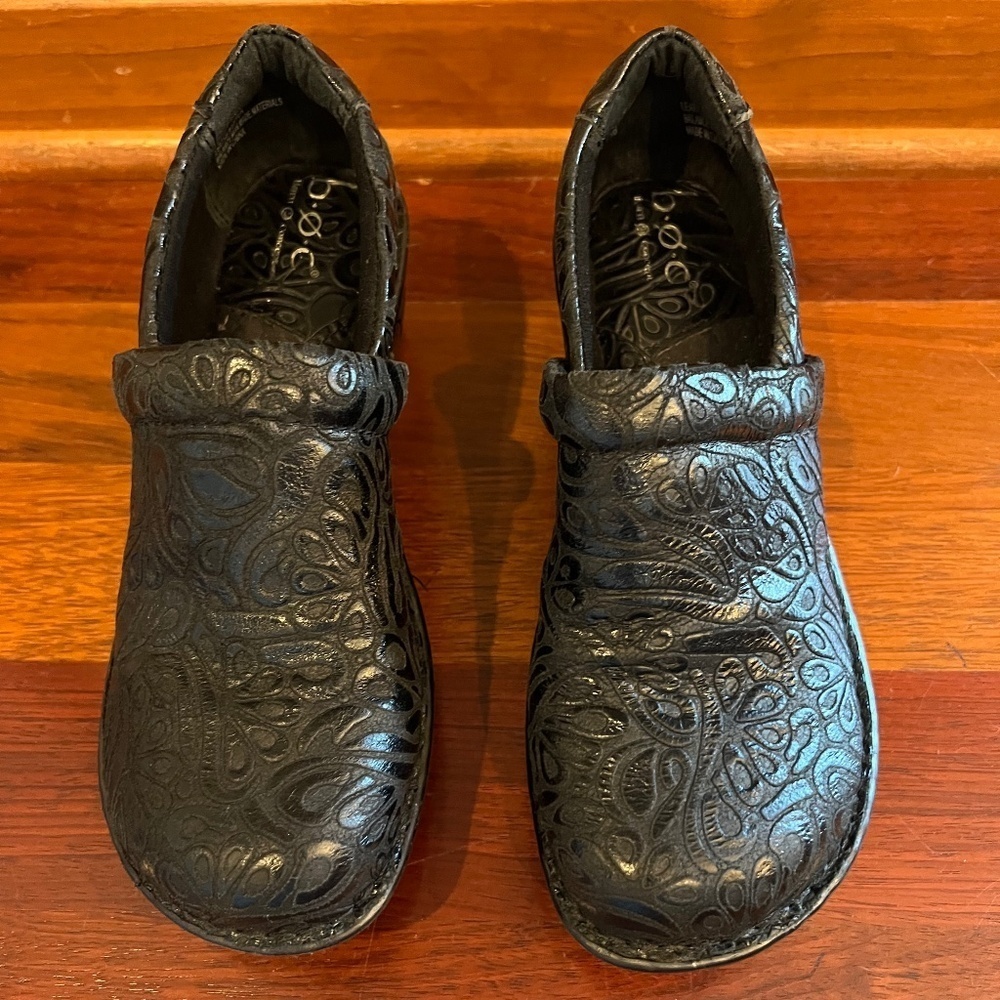 BOC Born Peggy Clogs Black Tooled Leather Floral, Nurse, Size 8 Wide - Picture 2 of 9